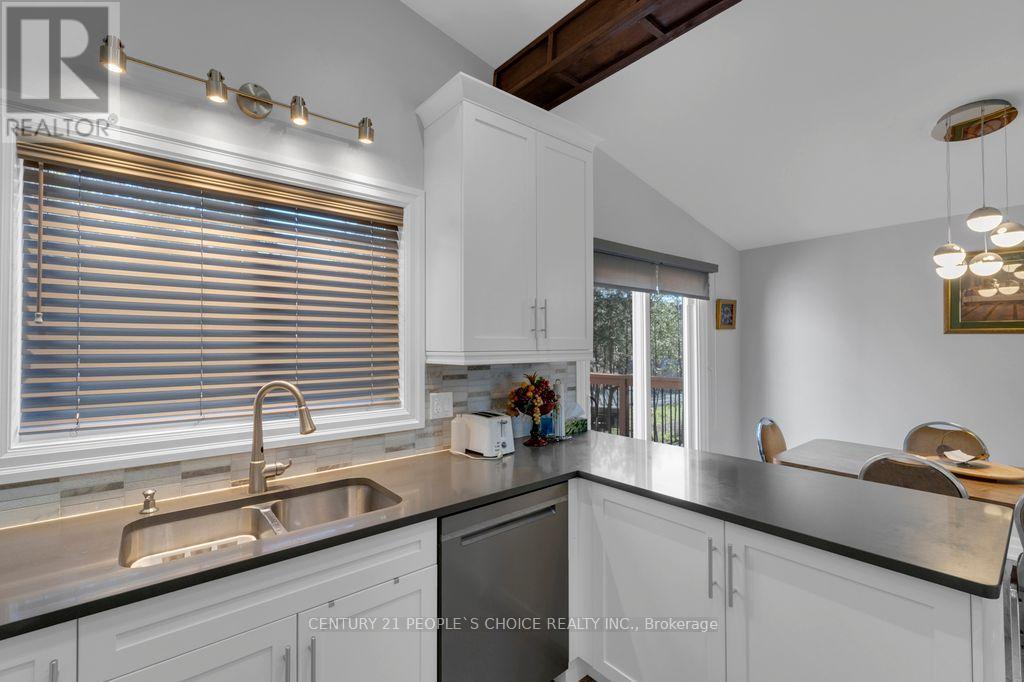 71 Bay Sands Drive, Wasaga Beach, Ontario  L9Z 1V1 - Photo 16 - S12554768