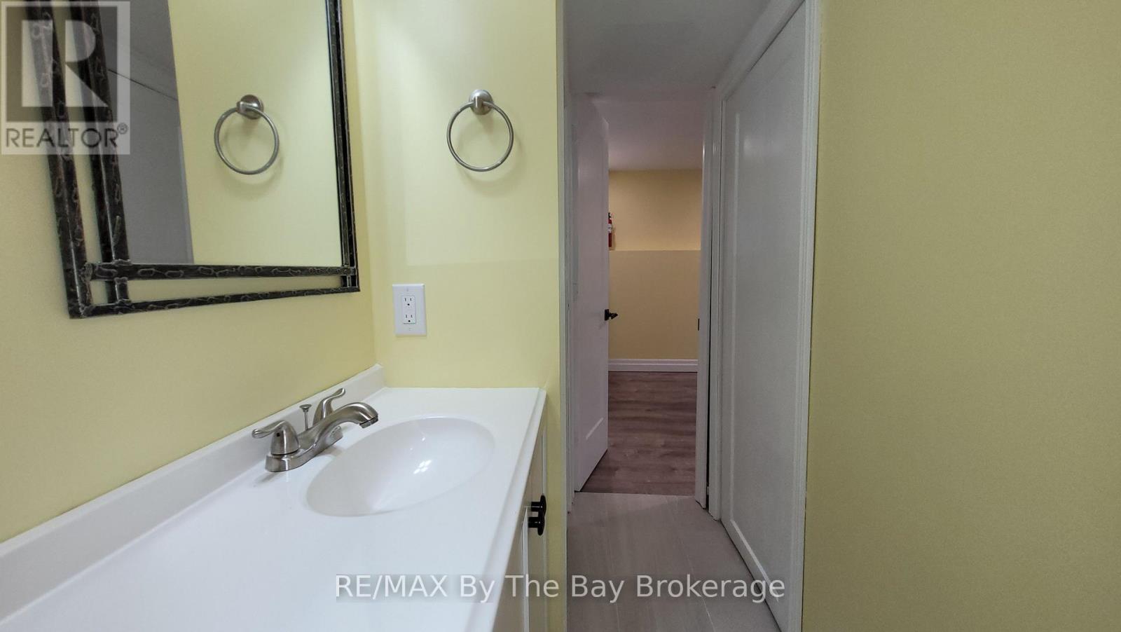 Unit 2 - 7 Harbour Crescent, Wasaga Beach, Ontario  L9Z 1G4 - Photo 13 - S12555140