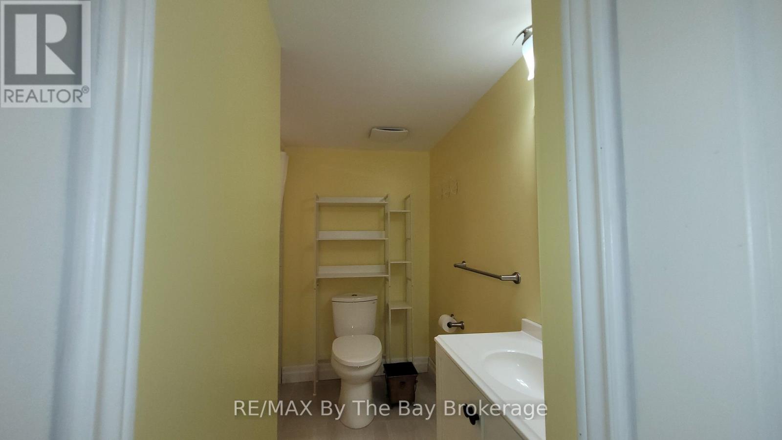 Unit 2 - 7 Harbour Crescent, Wasaga Beach, Ontario  L9Z 1G4 - Photo 14 - S12555140