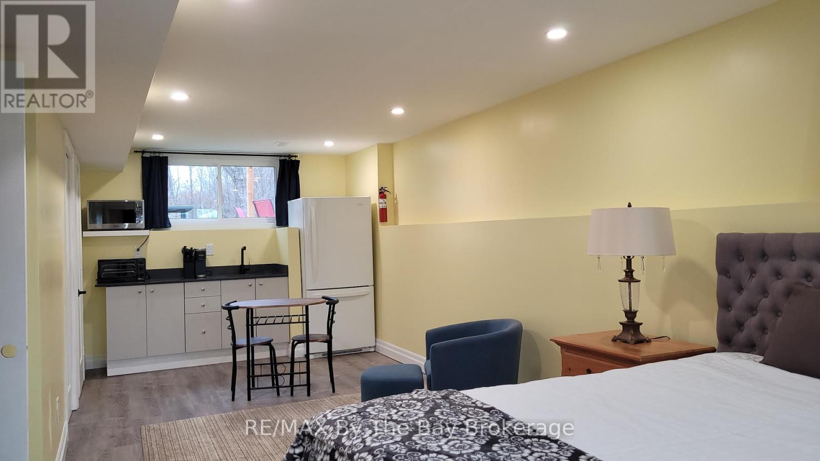 Unit 2 - 7 Harbour Crescent, Wasaga Beach, Ontario  L9Z 1G4 - Photo 7 - S12555140