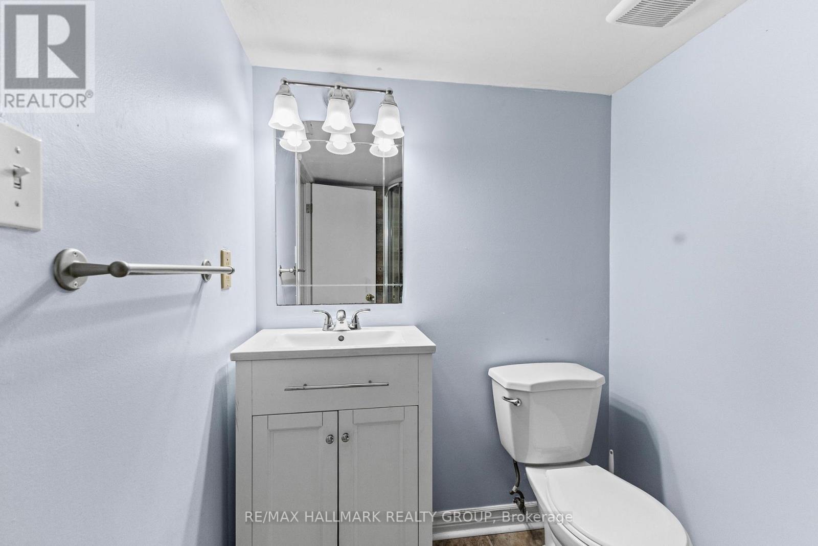 2632 Alta Vista Drive, Ottawa, Ontario K1V 7T2 - Photo 5 - X12434895