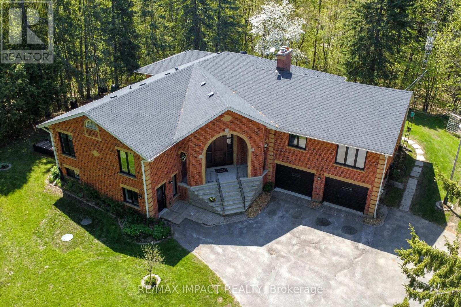 215 Raglan Road W, Oshawa, Ontario  L1H 0N5 - Photo 2 - E12555104