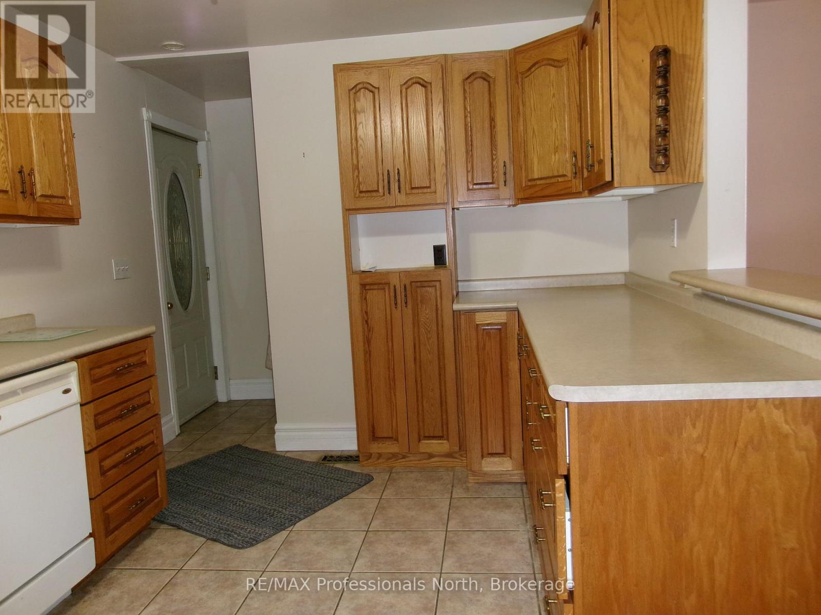 646 Mountain Street, Dysart Et Al, Ontario  K0M 1S0 - Photo 8 - X12555136