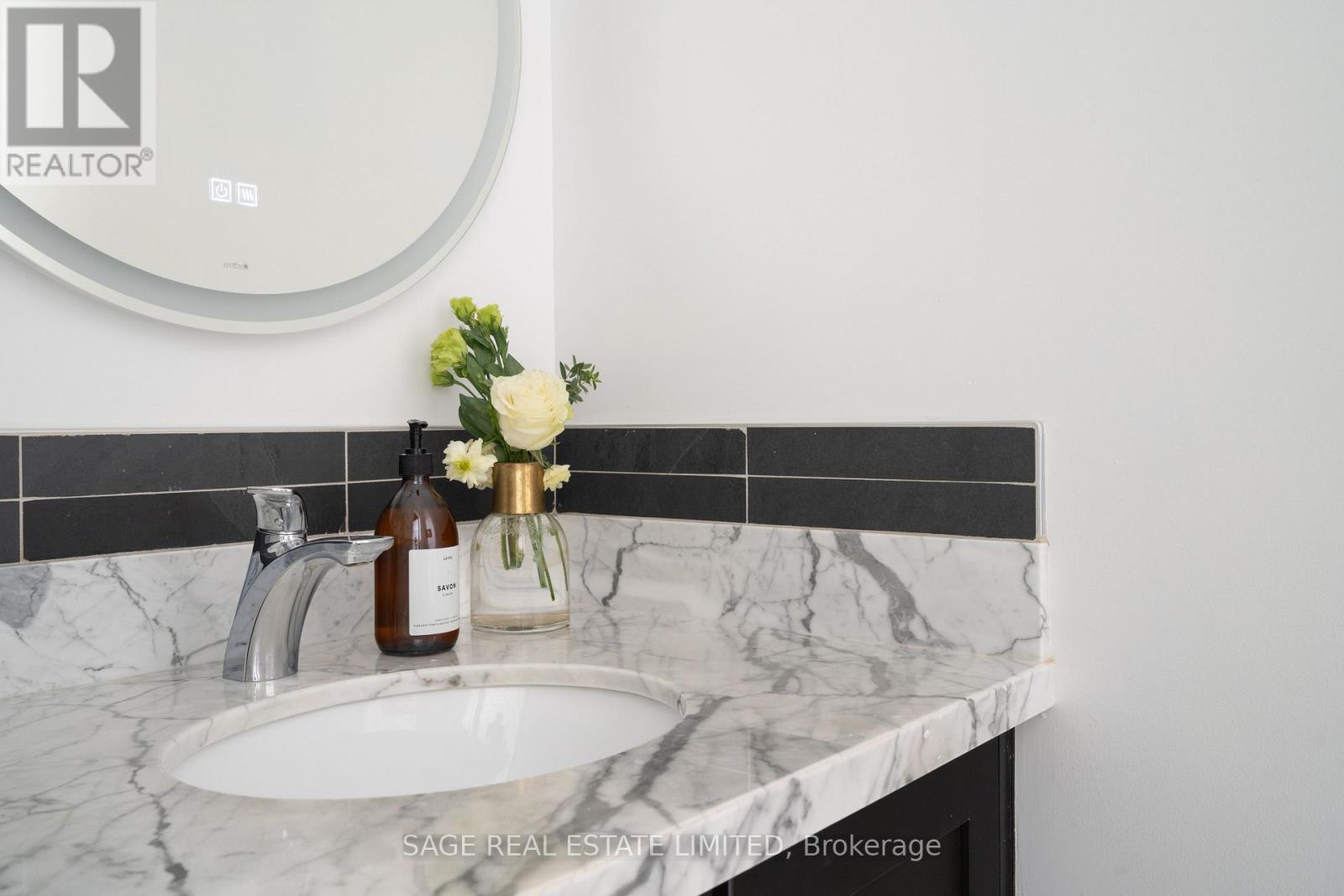 124 Lightbourn Avenue, Toronto, Ontario  M6H 4G6 - Photo 12 - W12554674