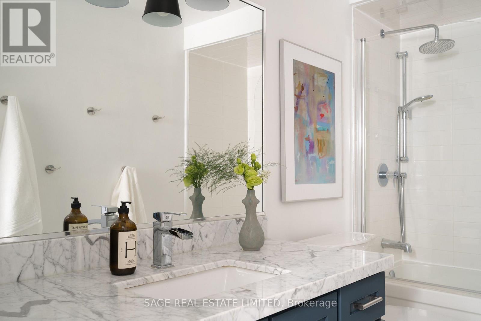 124 Lightbourn Avenue, Toronto, Ontario  M6H 4G6 - Photo 14 - W12554674