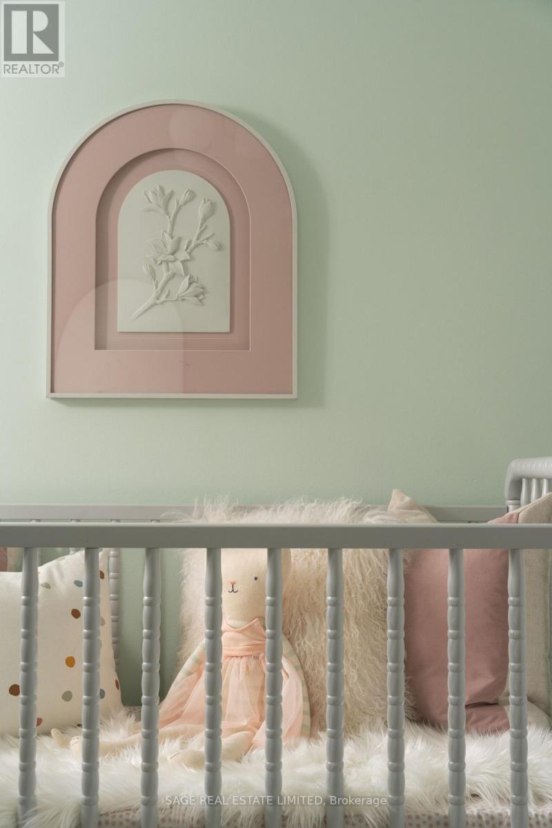 124 Lightbourn Avenue, Toronto, Ontario  M6H 4G6 - Photo 17 - W12554674