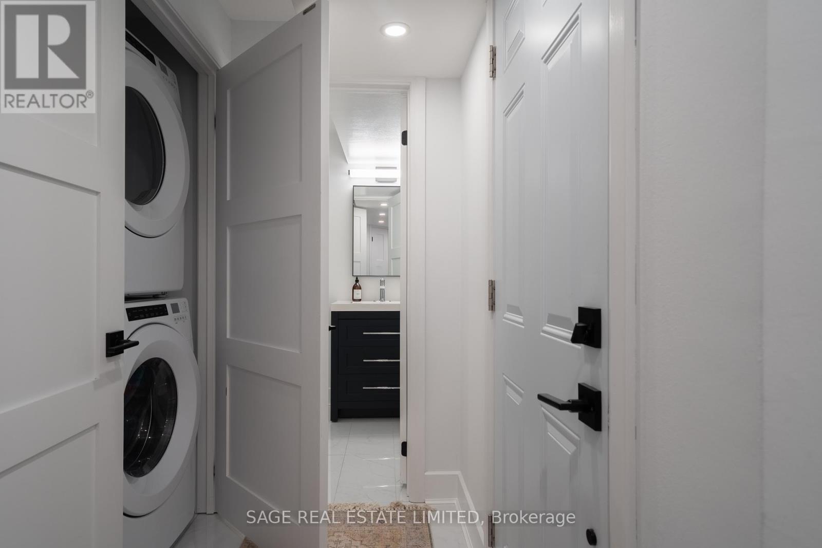 124 Lightbourn Avenue, Toronto, Ontario  M6H 4G6 - Photo 24 - W12554674