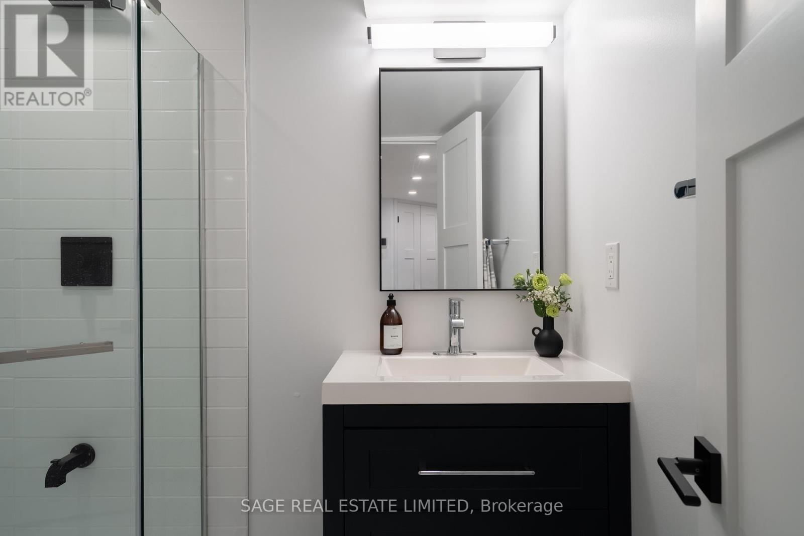 124 Lightbourn Avenue, Toronto, Ontario  M6H 4G6 - Photo 25 - W12554674