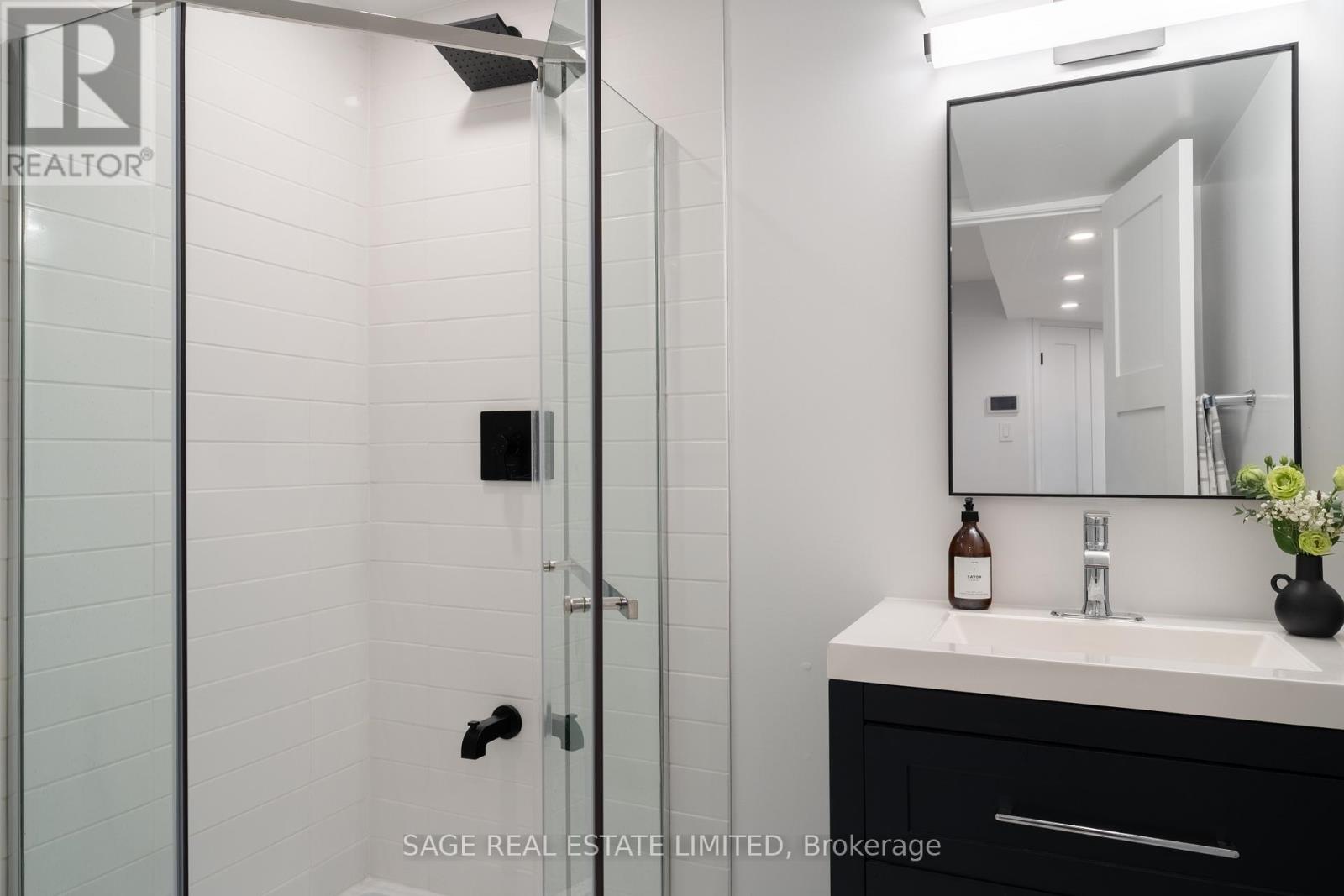 124 Lightbourn Avenue, Toronto, Ontario  M6H 4G6 - Photo 26 - W12554674