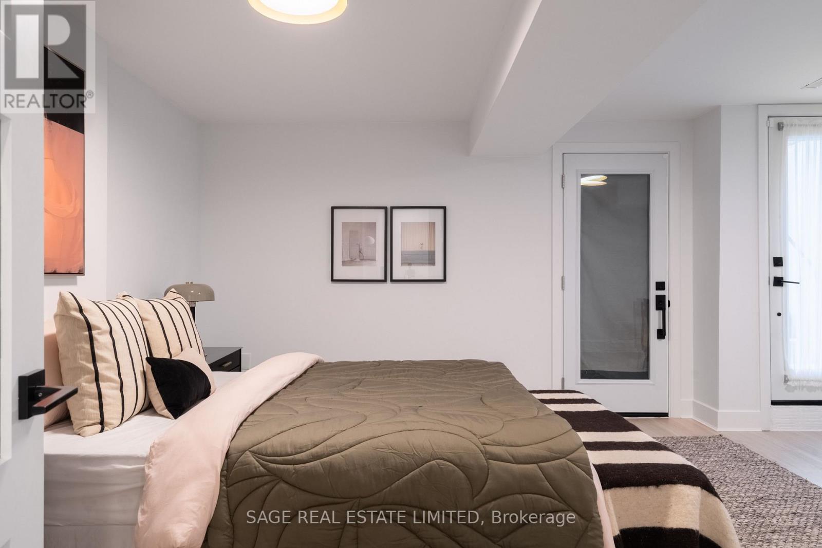 124 Lightbourn Avenue, Toronto, Ontario  M6H 4G6 - Photo 27 - W12554674