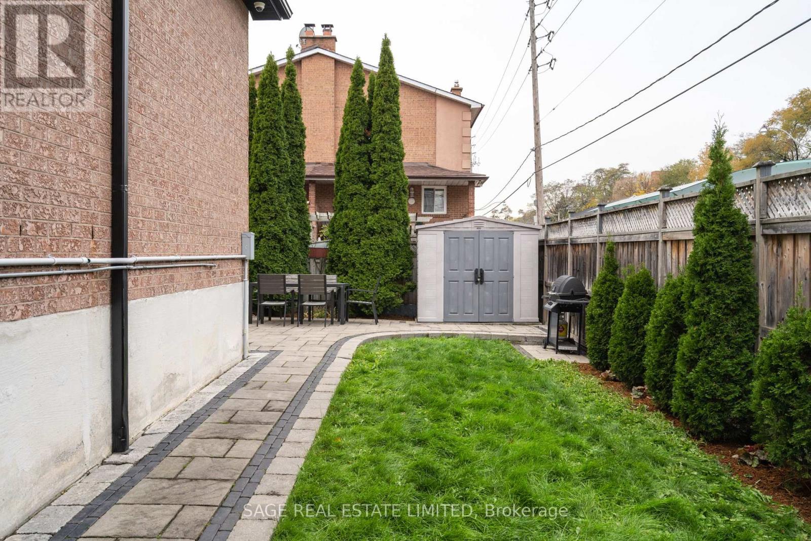 124 Lightbourn Avenue, Toronto, Ontario  M6H 4G6 - Photo 33 - W12554674