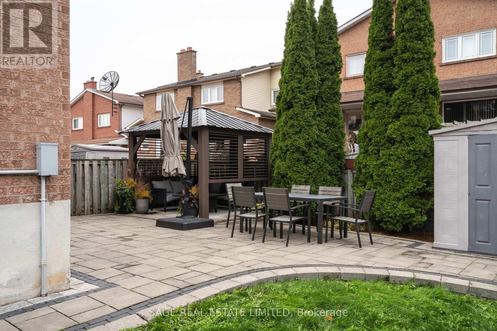 124 Lightbourn Avenue, Toronto, Ontario  M6H 4G6 - Photo 34 - W12554674