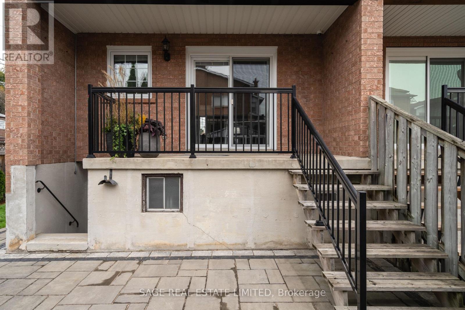 124 Lightbourn Avenue, Toronto, Ontario  M6H 4G6 - Photo 37 - W12554674
