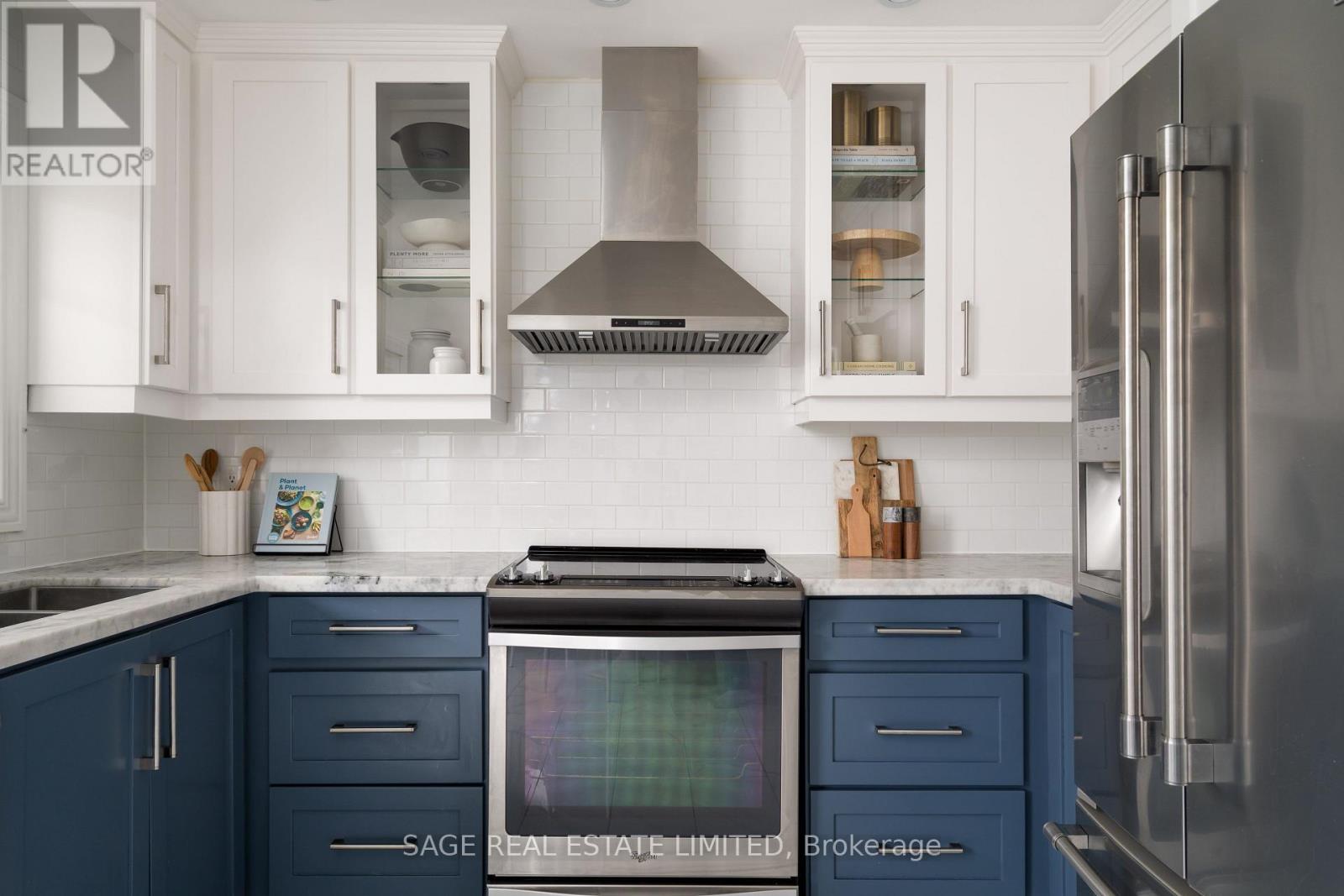 124 Lightbourn Avenue, Toronto, Ontario  M6H 4G6 - Photo 7 - W12554674