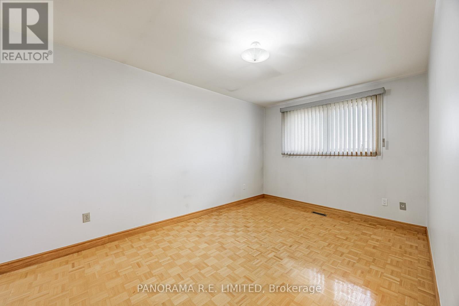 7778 Benavon Road, Mississauga, Ontario  L4T 3G3 - Photo 16 - W12554702