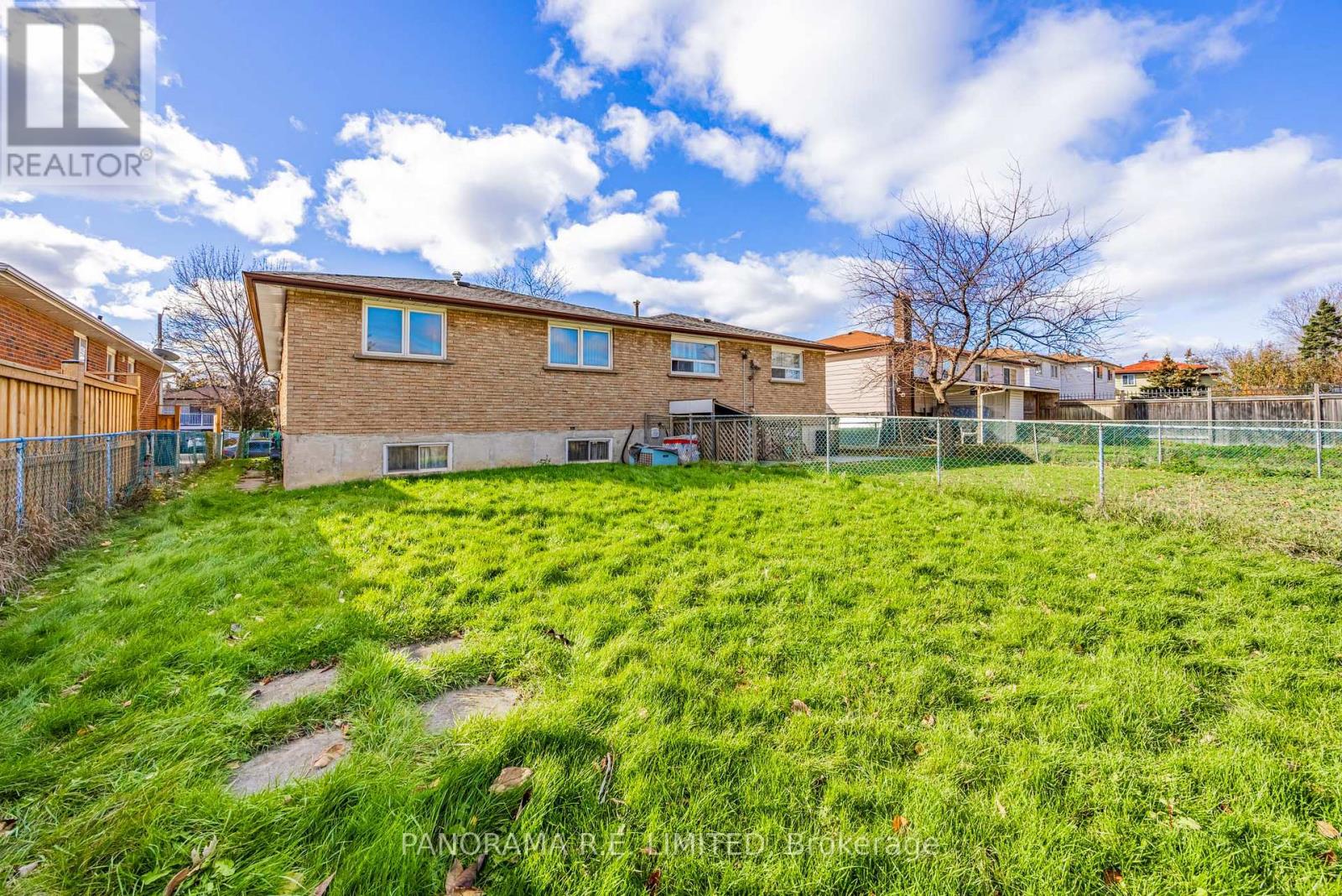 7778 Benavon Road, Mississauga, Ontario  L4T 3G3 - Photo 26 - W12554702