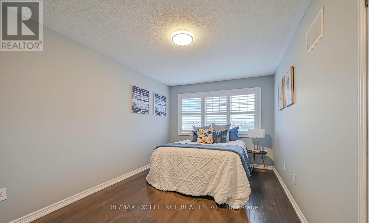 38 Davenfield Circle, Brampton, Ontario  L6P 4M2 - Photo 11 - W12554716