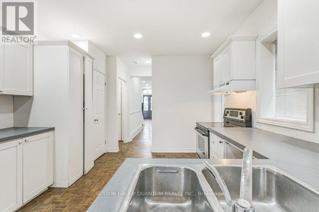 60 Gwynne Avenue, Toronto, Ontario  M6K 2C4 - Photo 11 - W12554732