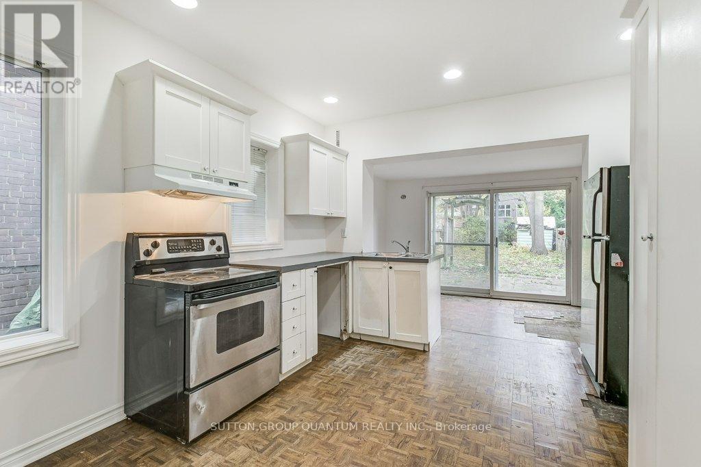 60 Gwynne Avenue, Toronto, Ontario  M6K 2C4 - Photo 12 - W12554732