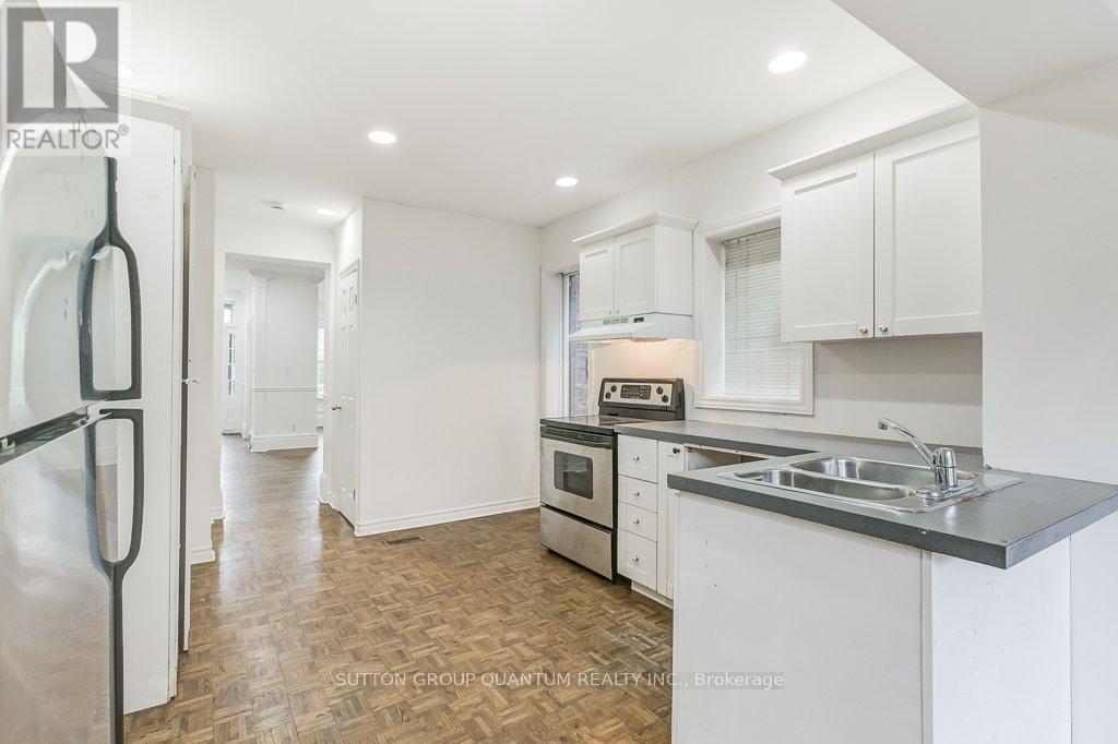 60 Gwynne Avenue, Toronto, Ontario  M6K 2C4 - Photo 13 - W12554732