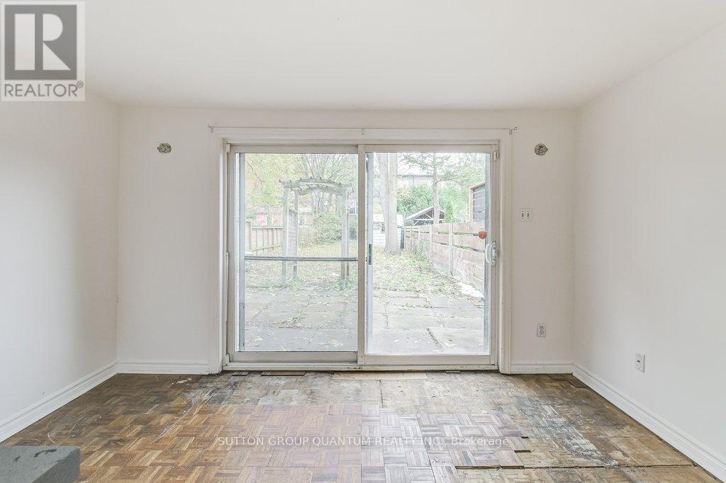 60 Gwynne Avenue, Toronto, Ontario  M6K 2C4 - Photo 17 - W12554732