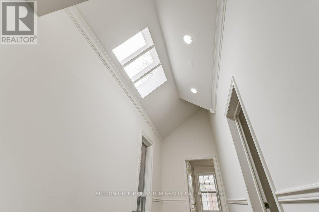 60 Gwynne Avenue, Toronto, Ontario  M6K 2C4 - Photo 22 - W12554732