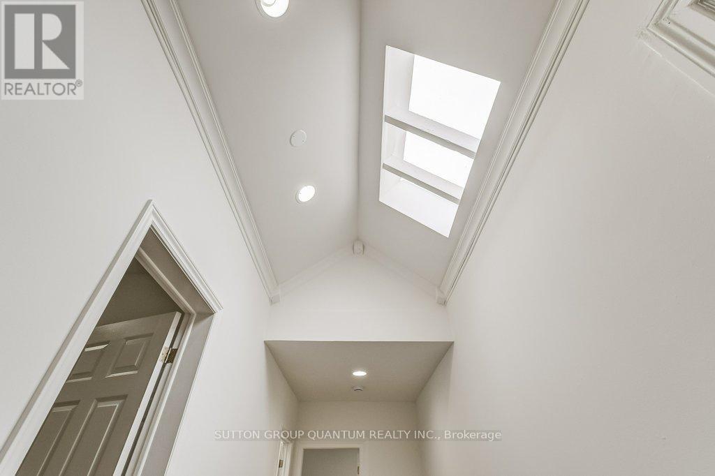 60 Gwynne Avenue, Toronto, Ontario  M6K 2C4 - Photo 23 - W12554732