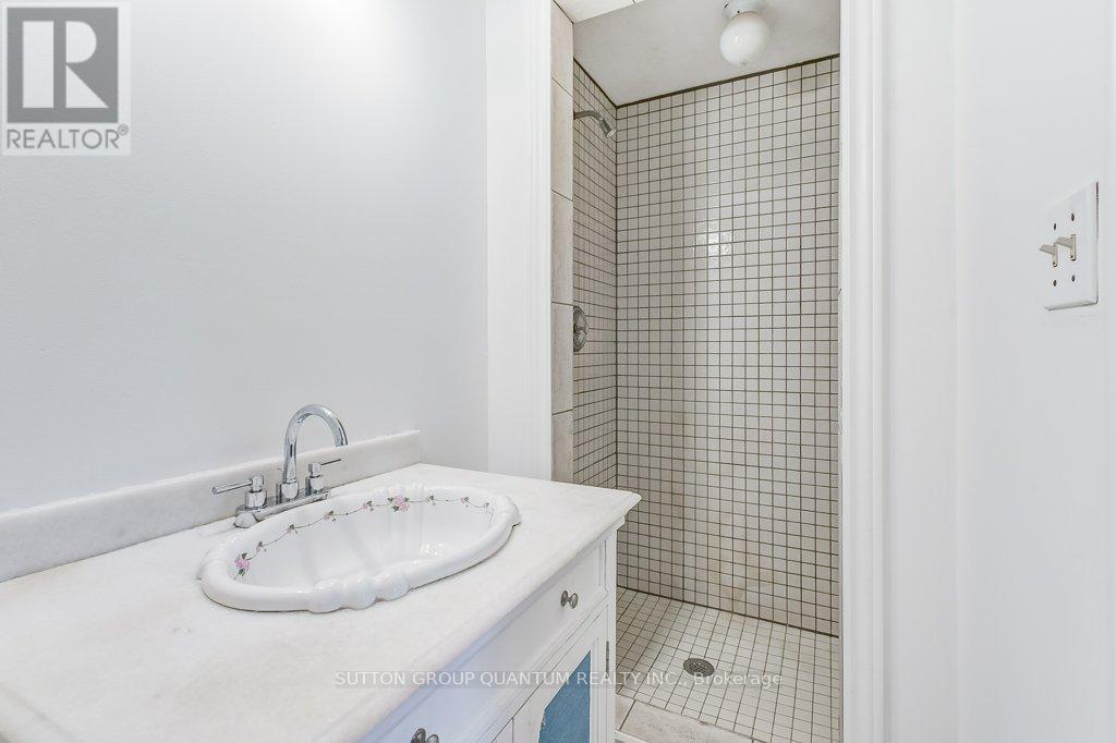 60 Gwynne Avenue, Toronto, Ontario  M6K 2C4 - Photo 28 - W12554732