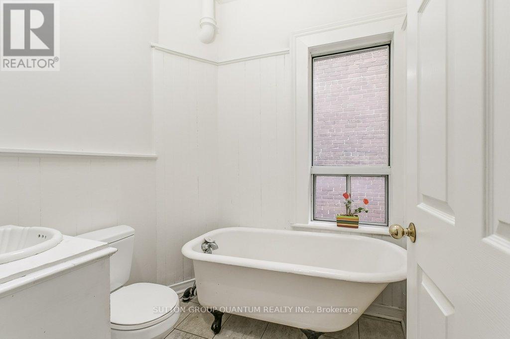 60 Gwynne Avenue, Toronto, Ontario  M6K 2C4 - Photo 32 - W12554732