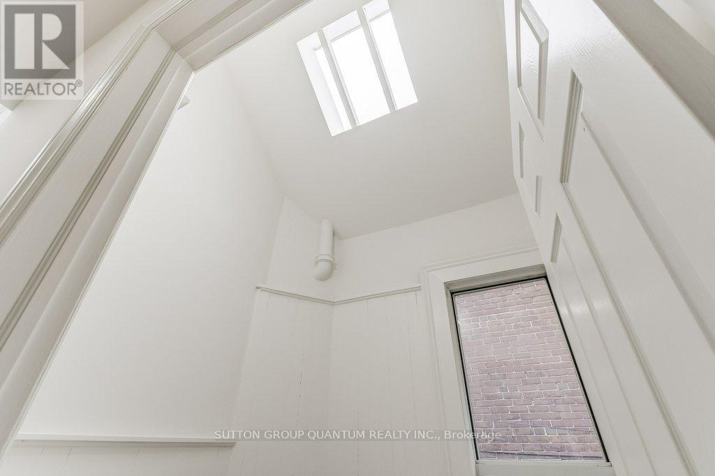 60 Gwynne Avenue, Toronto, Ontario  M6K 2C4 - Photo 33 - W12554732