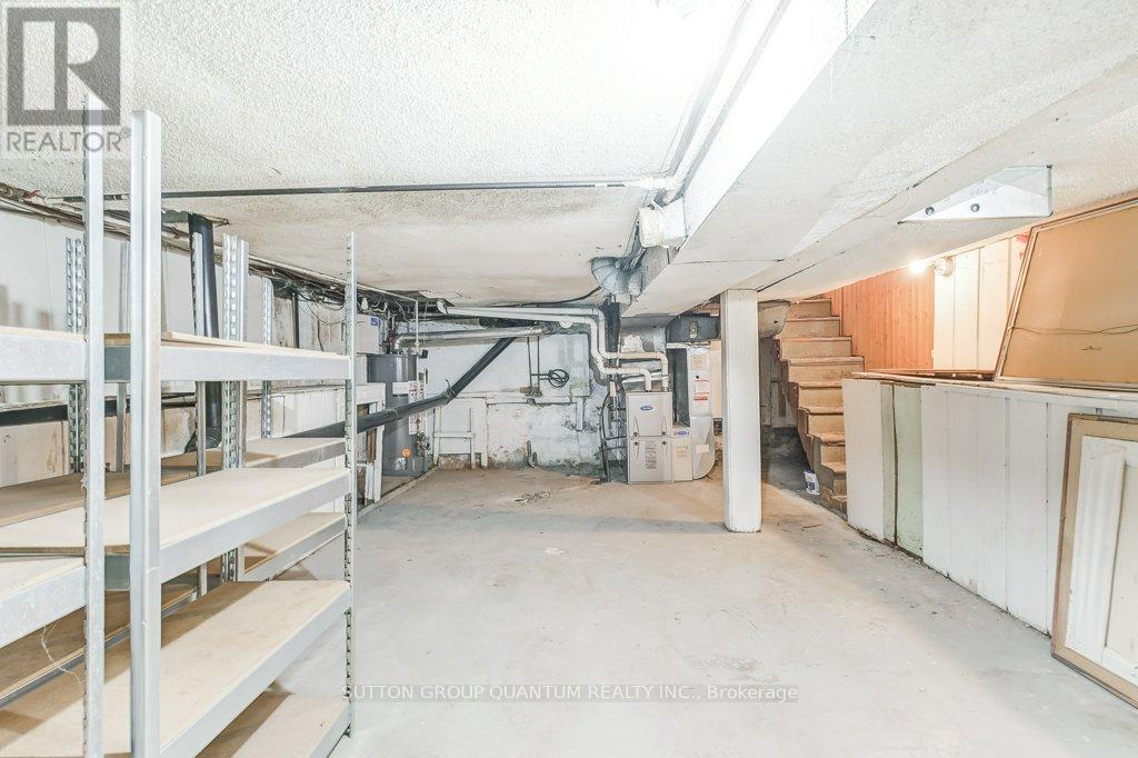 60 Gwynne Avenue, Toronto, Ontario  M6K 2C4 - Photo 34 - W12554732