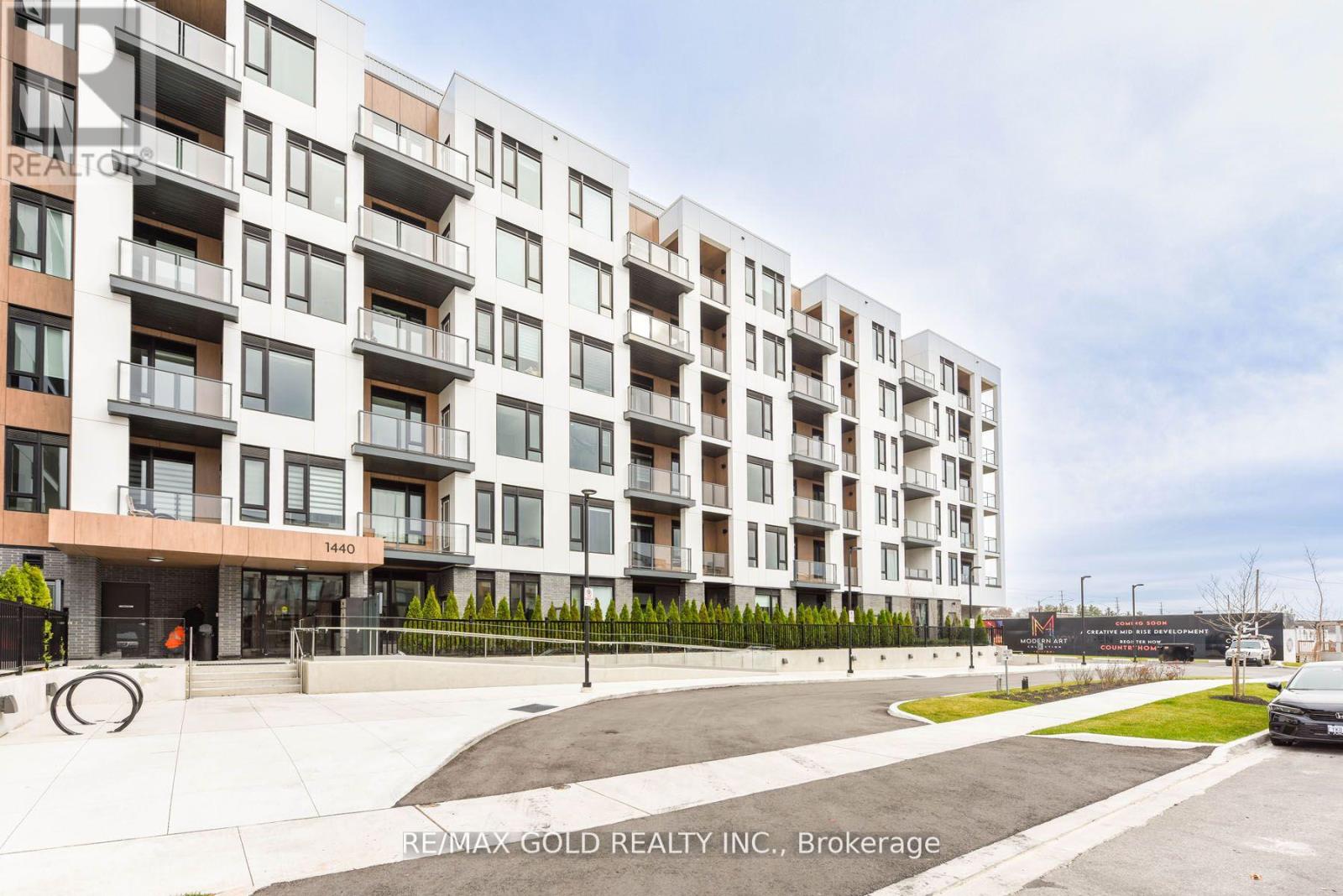 407 - 1440 Clarriage Court, Milton, Ontario  L9E 1B3 - Photo 2 - W12554806