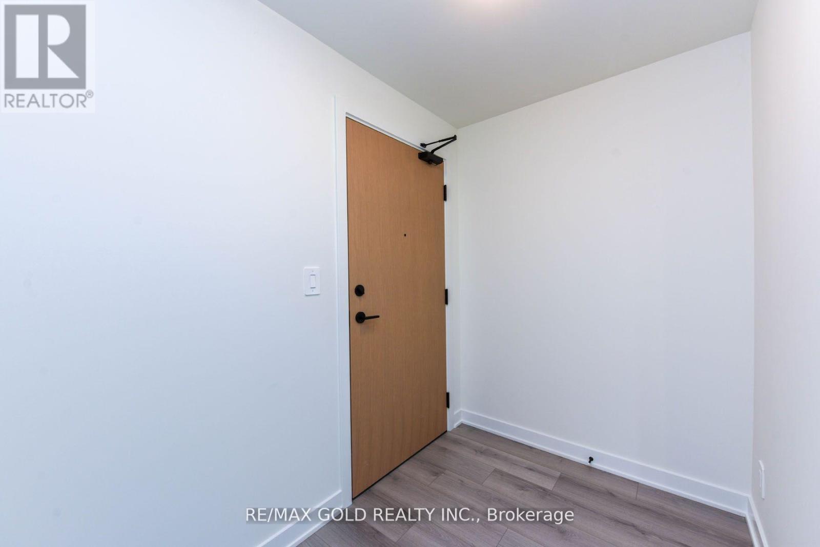 407 - 1440 Clarriage Court, Milton, Ontario  L9E 1B3 - Photo 5 - W12554806