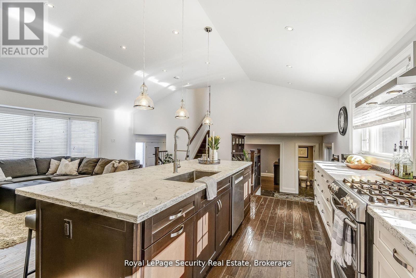 11310 Trafalgar Road, Halton Hills, Ontario  L7G 4S5 - Photo 15 - W12554808