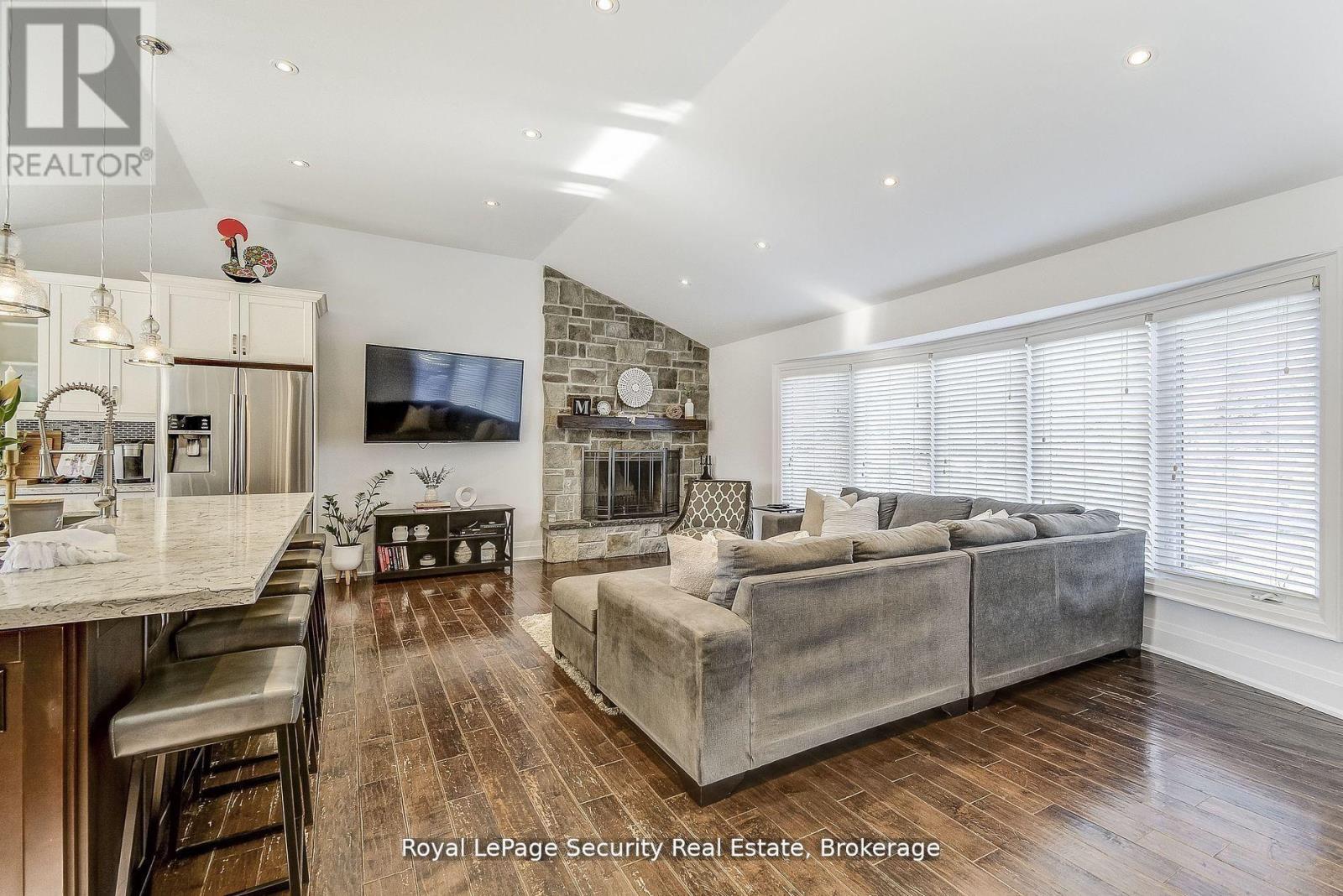 11310 Trafalgar Road, Halton Hills, Ontario  L7G 4S5 - Photo 9 - W12554808