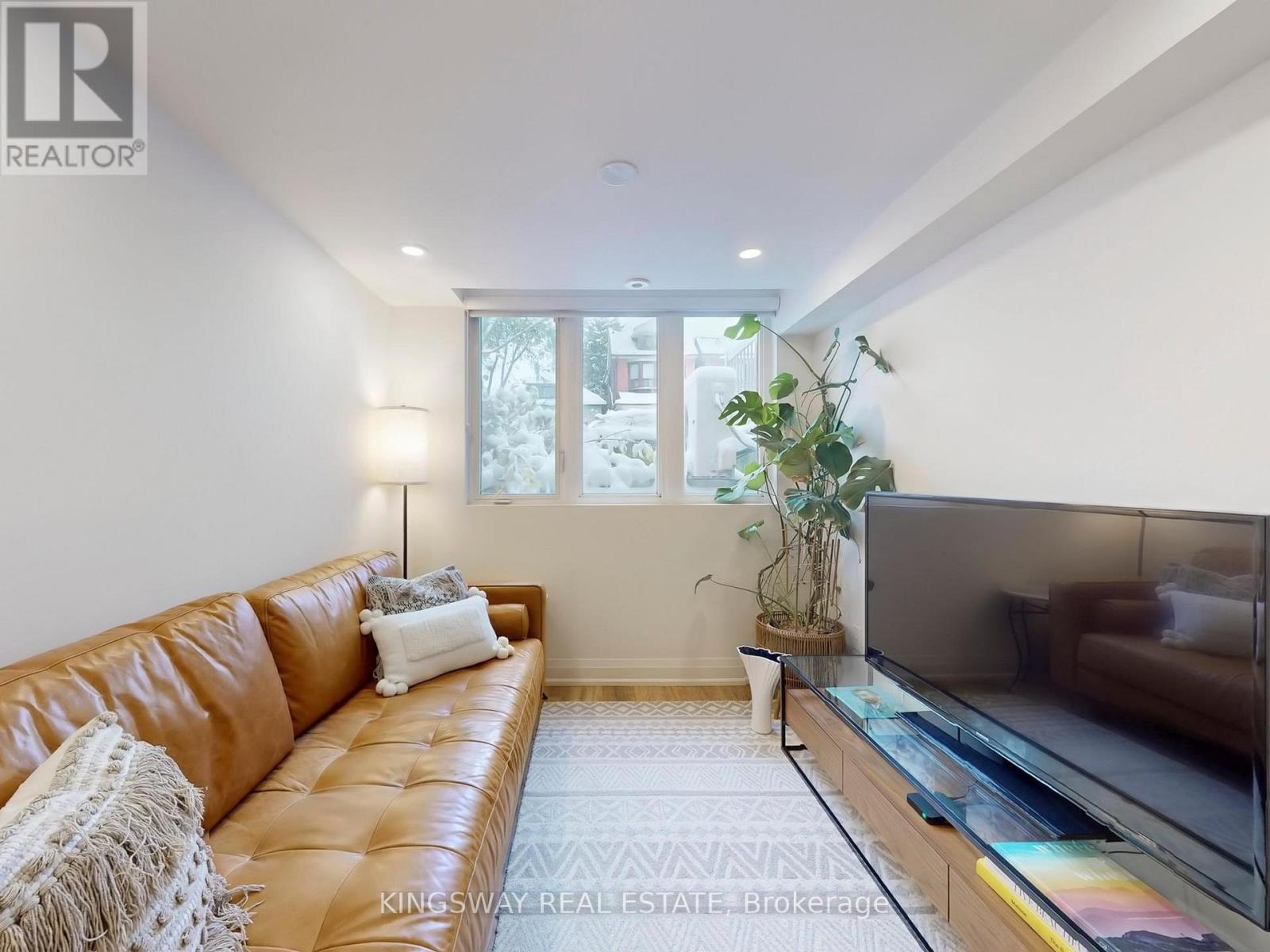 163 - 351 Wallace Avenue, Toronto, Ontario  M6P 3N1 - Photo 4 - W12554878