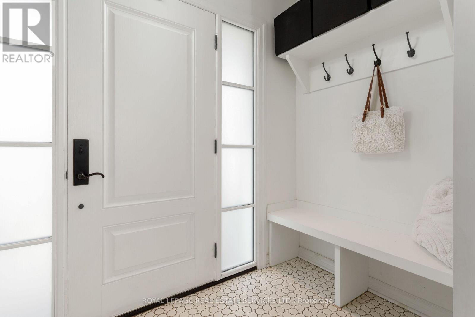 2088 Saxon Road, Oakville, Ontario  L6L 2V2 - Photo 6 - W12554886