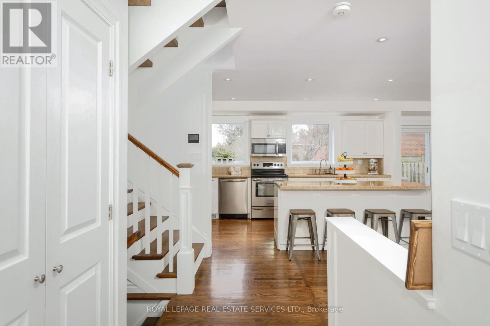 2088 Saxon Road, Oakville, Ontario  L6L 2V2 - Photo 8 - W12554886