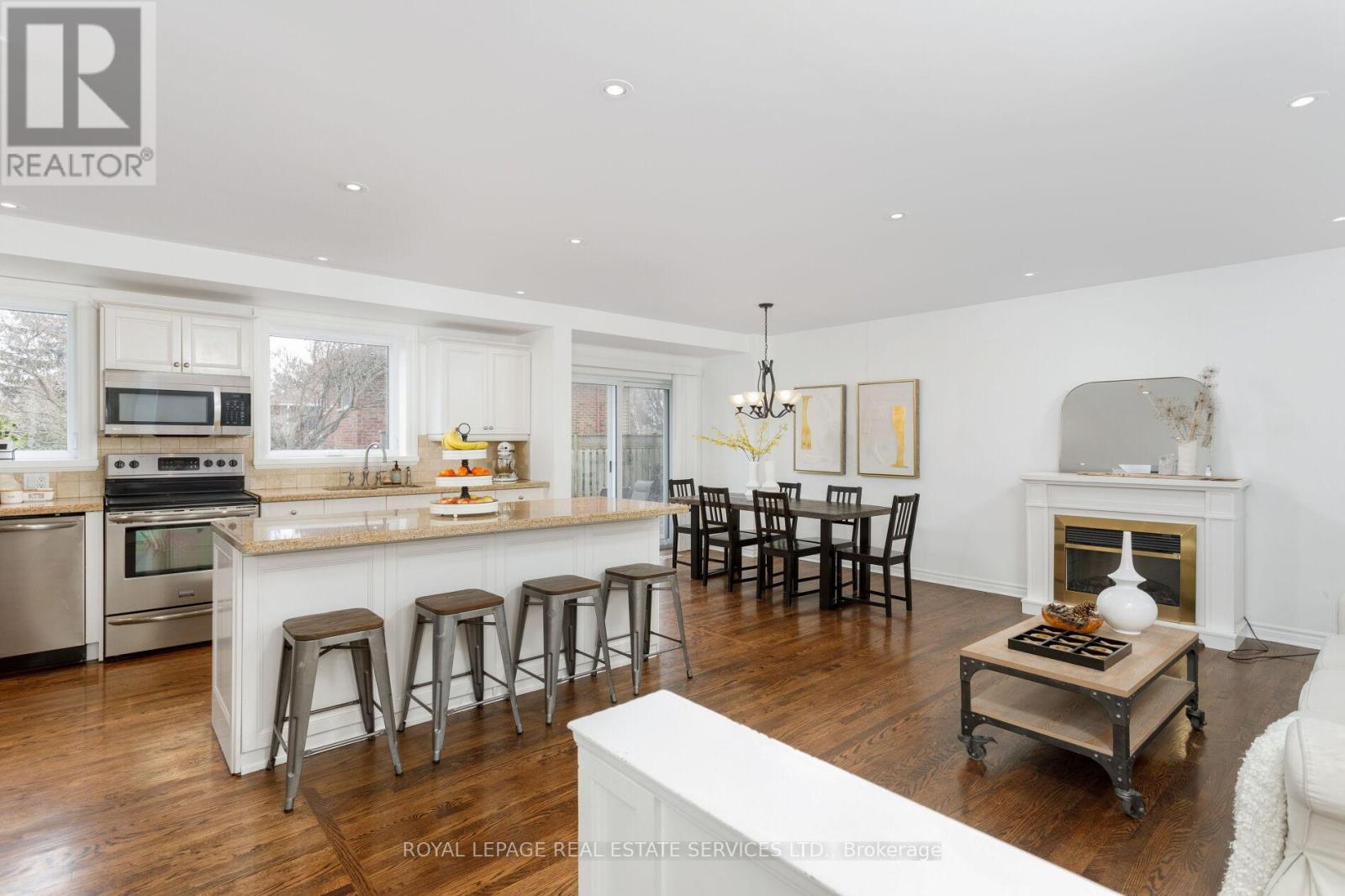 2088 Saxon Road, Oakville, Ontario  L6L 2V2 - Photo 9 - W12554886