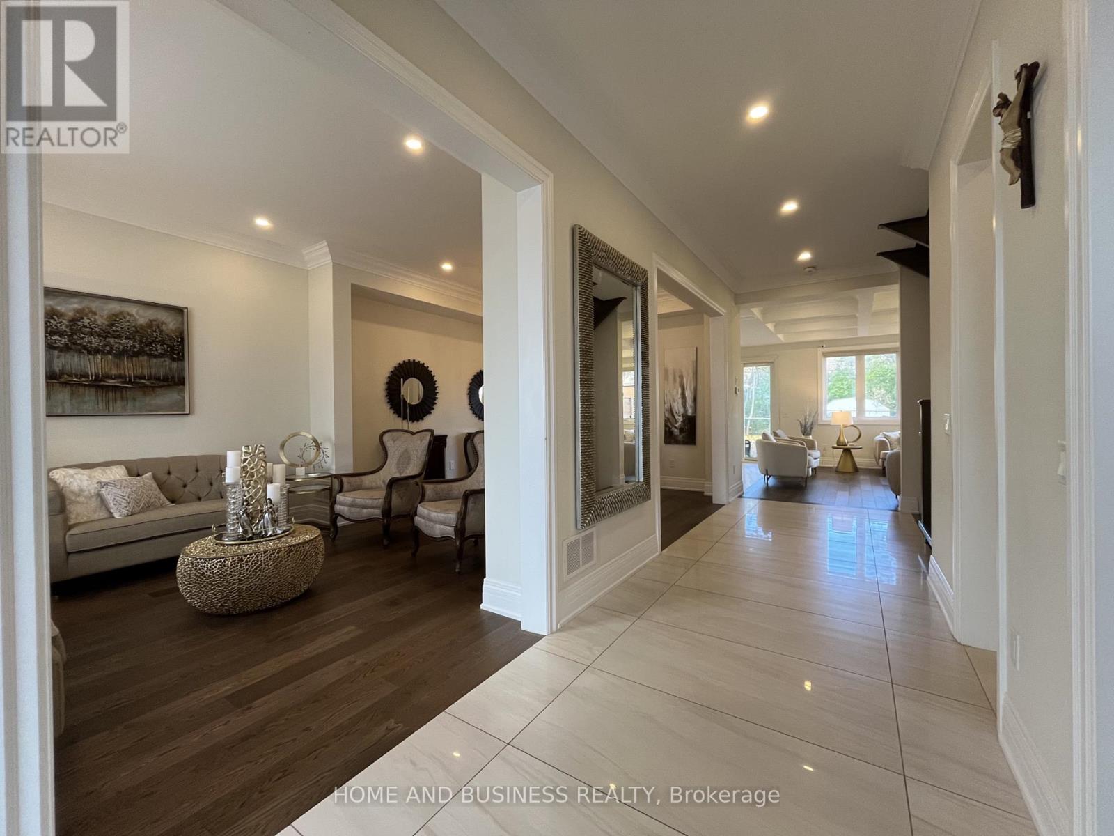 115 Russell Drive, Oakville, Ontario  L6H 1L4 - Photo 11 - W12554920