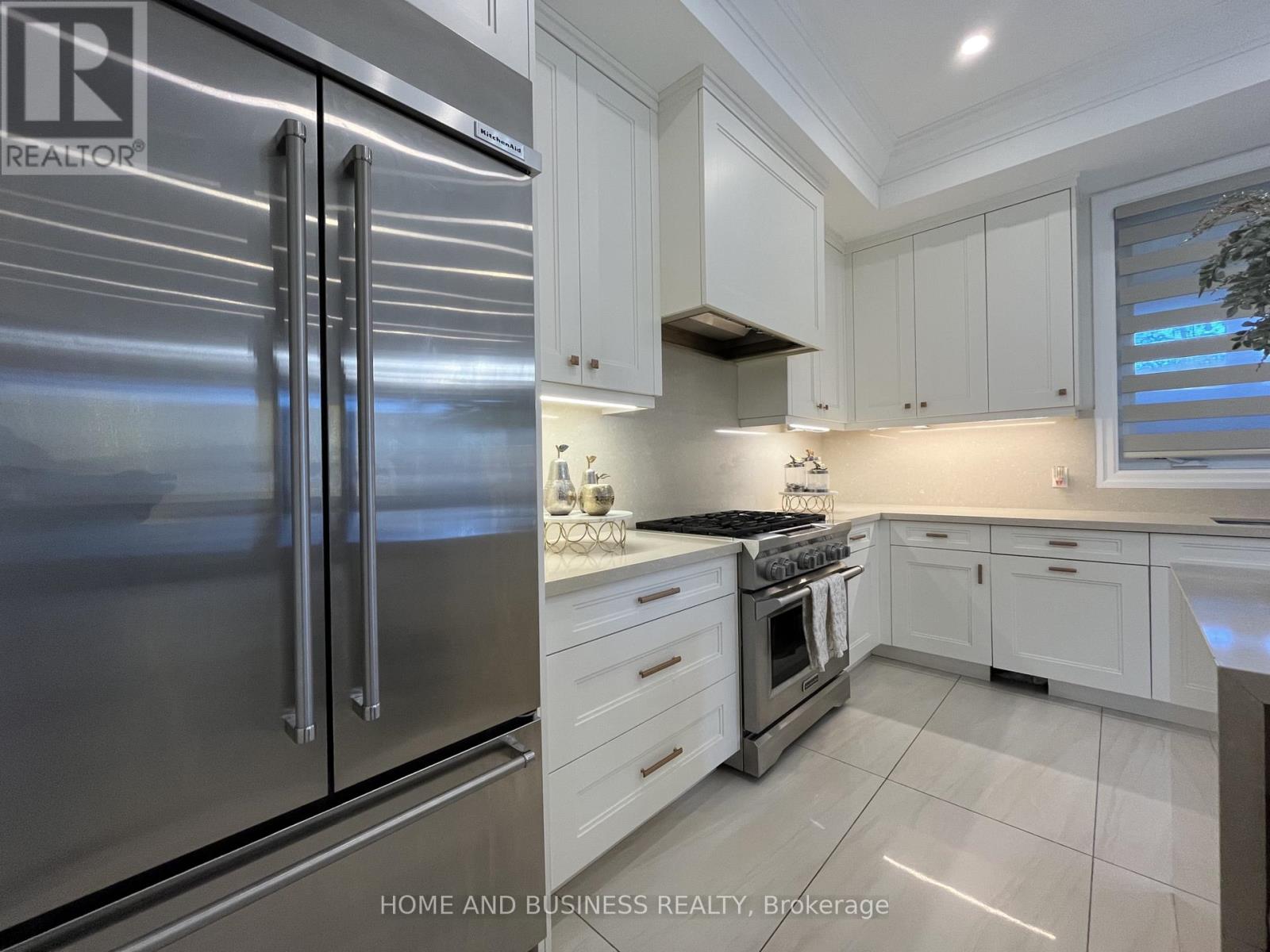 115 Russell Drive, Oakville, Ontario  L6H 1L4 - Photo 18 - W12554920