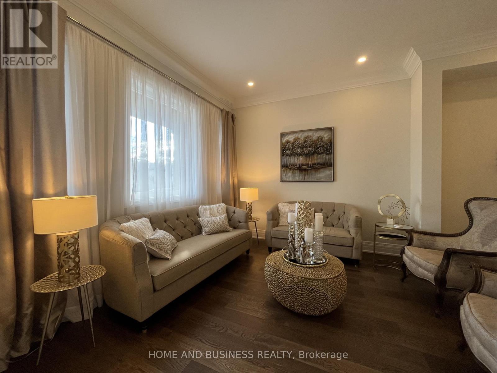 115 Russell Drive, Oakville, Ontario  L6H 1L4 - Photo 2 - W12554920