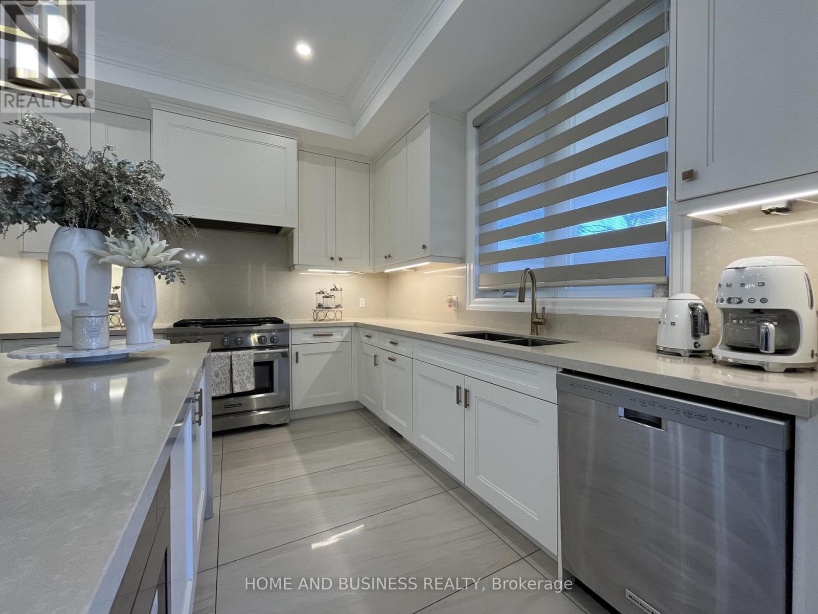 115 Russell Drive, Oakville, Ontario  L6H 1L4 - Photo 25 - W12554920