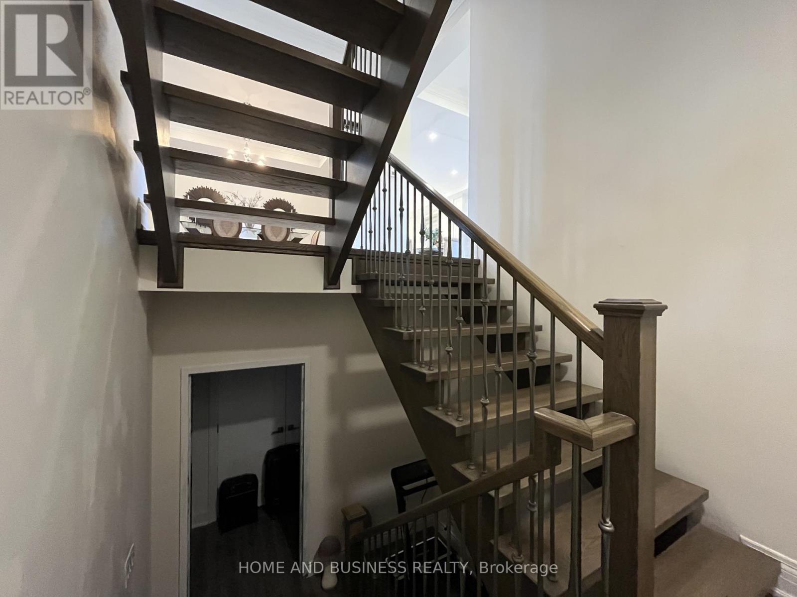 115 Russell Drive, Oakville, Ontario  L6H 1L4 - Photo 36 - W12554920