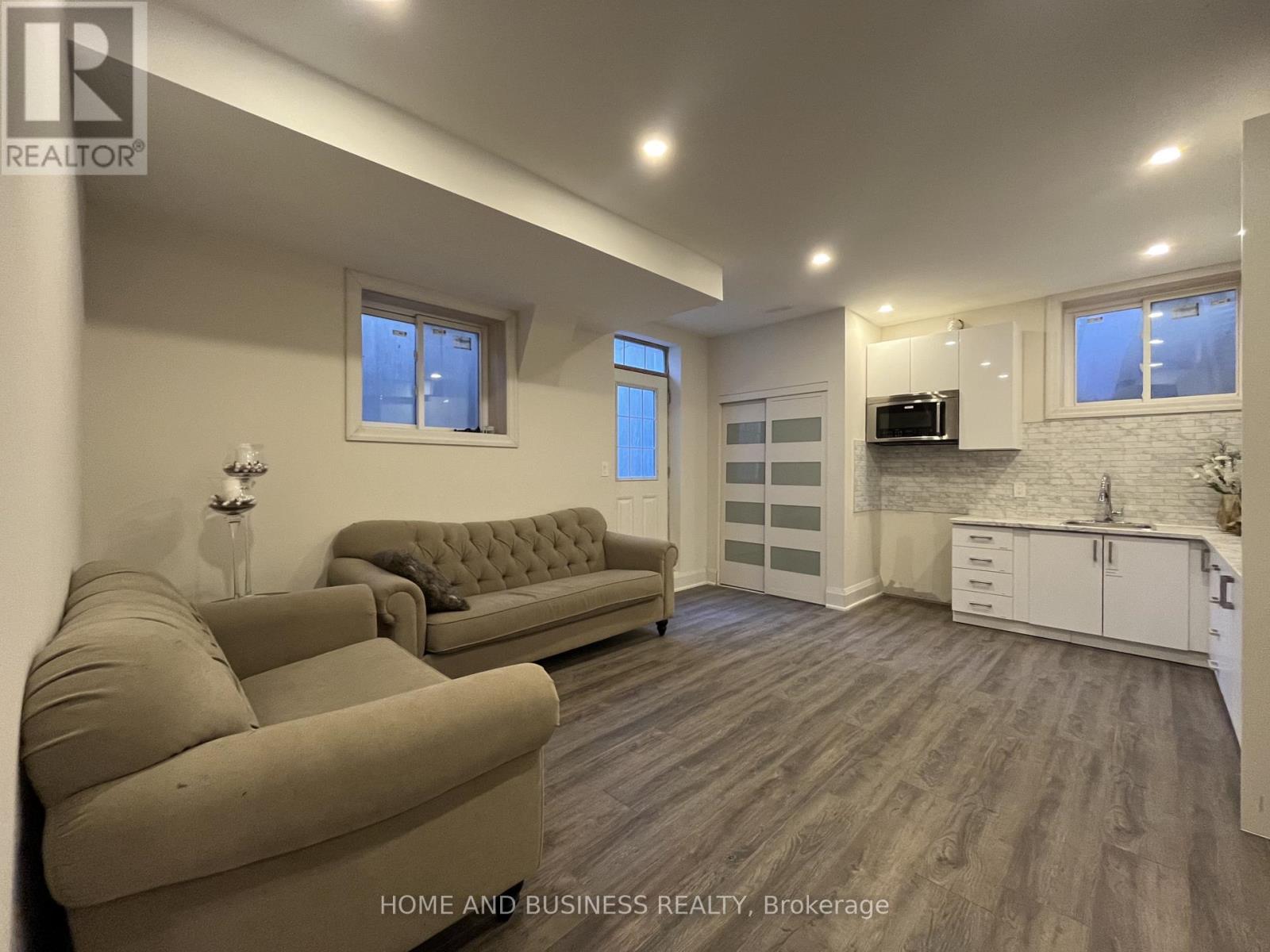 115 Russell Drive, Oakville, Ontario  L6H 1L4 - Photo 38 - W12554920