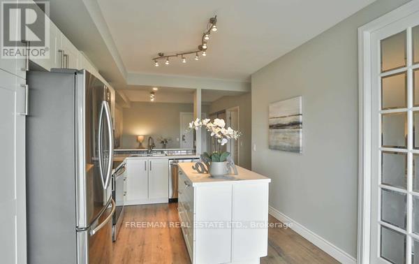 802 - 200 BURNHAMTHORPE ROAD, Mississauga, Ontario