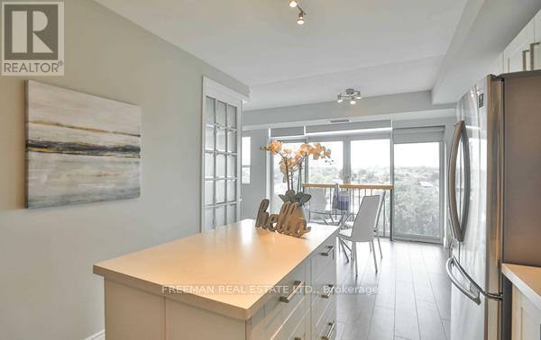 802 - 200 Burnhamthorpe Road, Mississauga, Ontario  L5A 4L4 - Photo 3 - W12554938