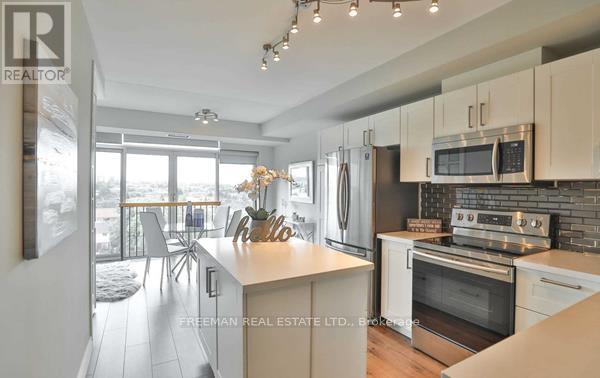 802 - 200 Burnhamthorpe Road, Mississauga, Ontario  L5A 4L4 - Photo 4 - W12554938