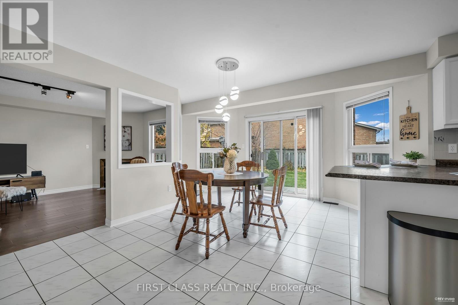 2893 Peacock Drive, Mississauga, Ontario  L5M 5S2 - Photo 18 - W12554974