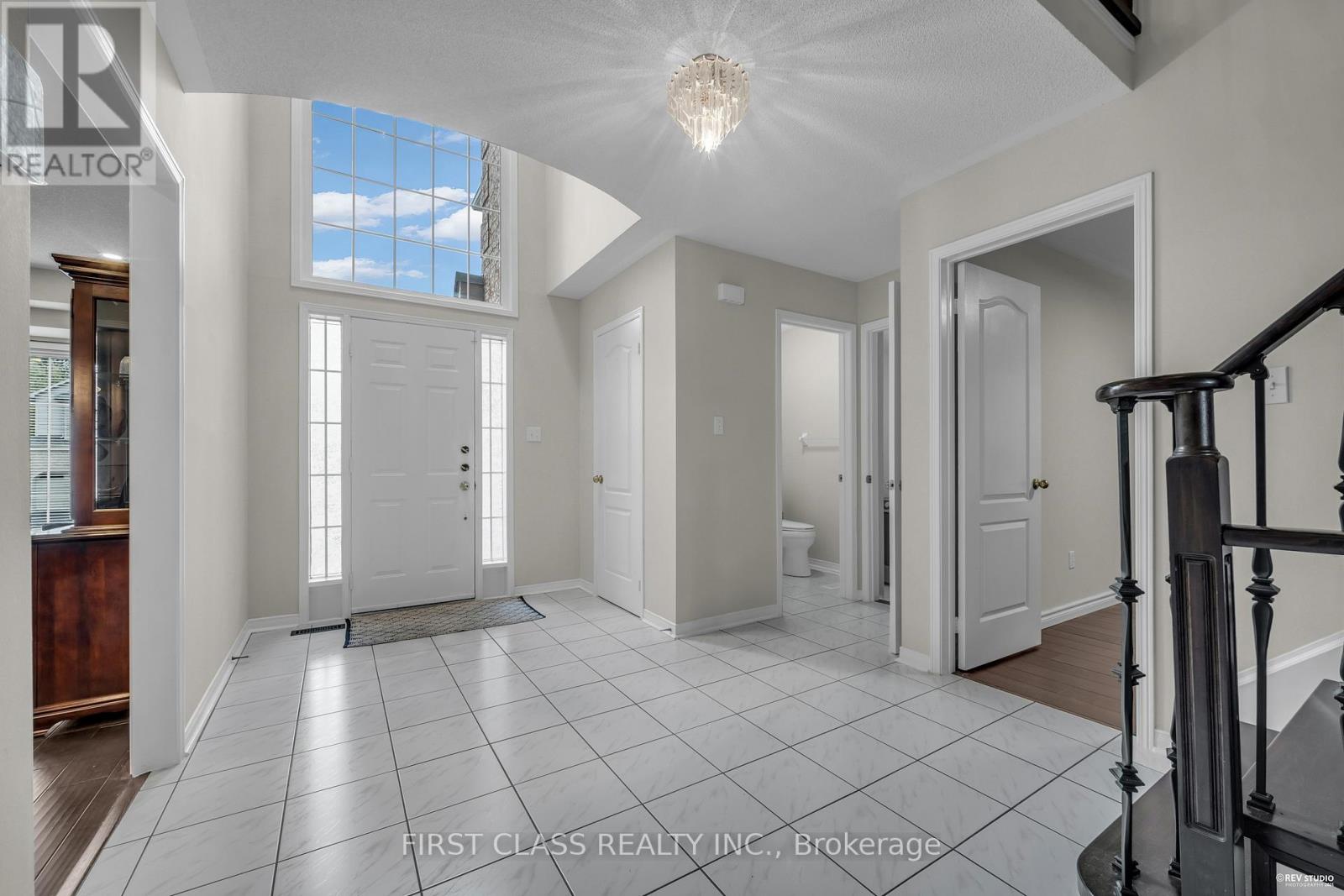 2893 Peacock Drive, Mississauga, Ontario  L5M 5S2 - Photo 3 - W12554974